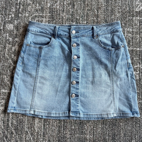 American Eagle Outfitters Dresses & Skirts - American Eagle Short Denim Skirt